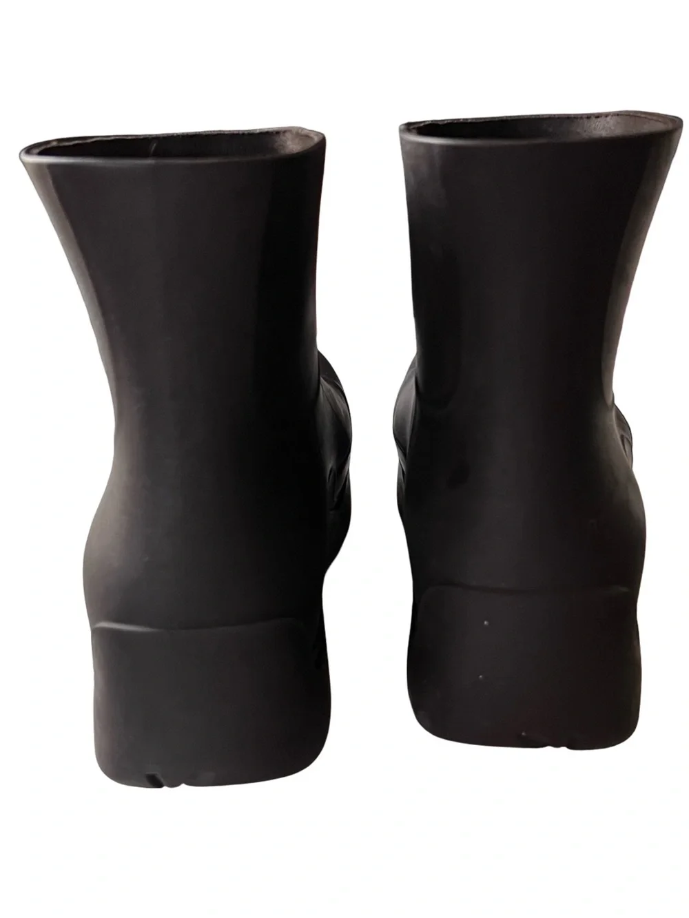 Authentic Bottega Veneta Puddle Boots in Fondant – Like New